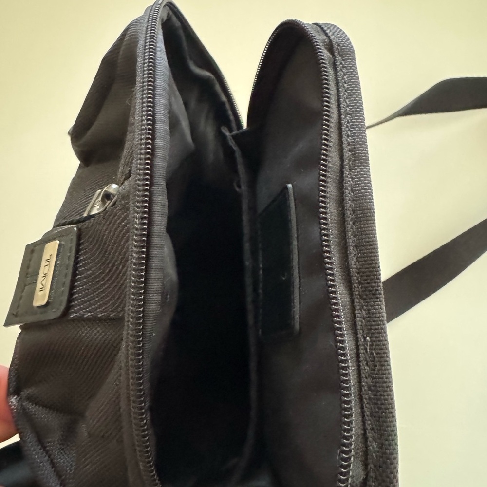 TUMI Black Men's Higgins backpack/crossbody โญ๏ธ๐โ๏ธ๐ฅ - Picture 3 of 4